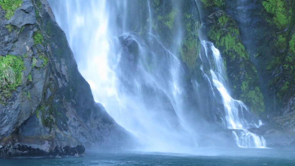 Neuseeland Milford Sound Wasserfall