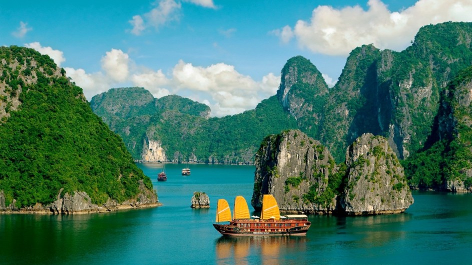 Vietnam Dschunke in der Halong Bucht