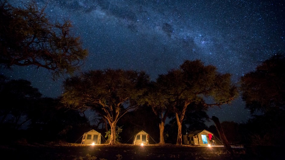 Botswana Letaka Safaris Camp bei Nacht