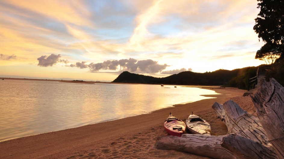 Neuseeland Abel Tasman Nationalpark Sonnenaufgang am Torrent Bay
