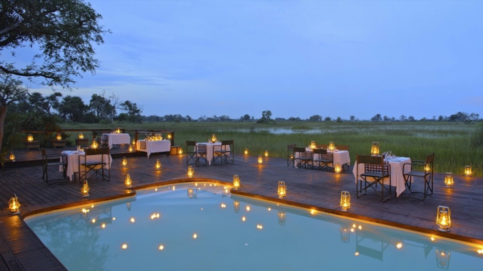 Botswana Okavango Delta CAmp Nxabega Dinner am Pool