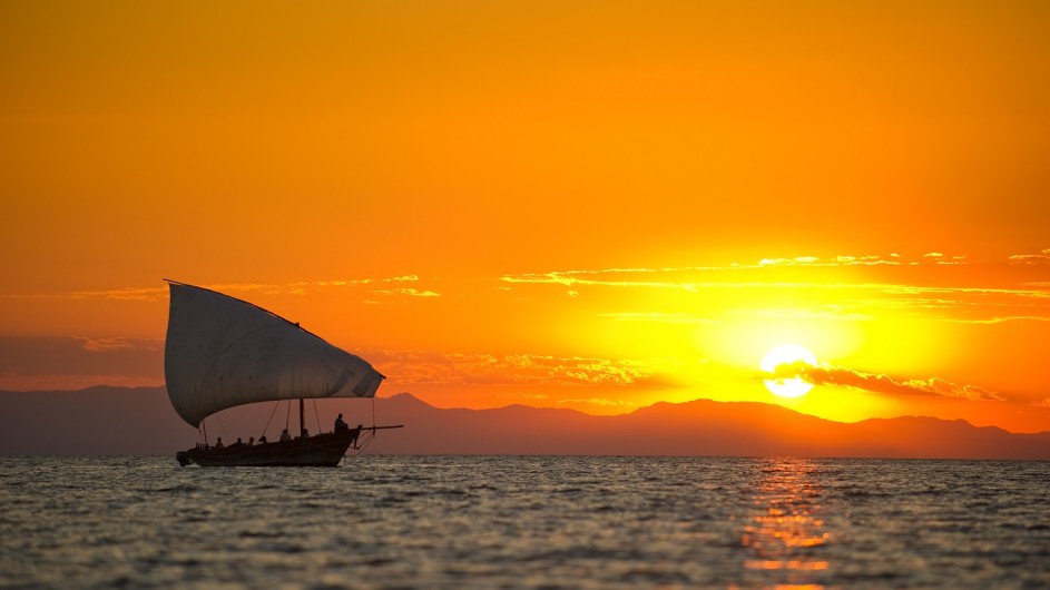 Malawi - Pumulani - Dhow Fahrt Sonneuntergang - c Robin Pope Safaris