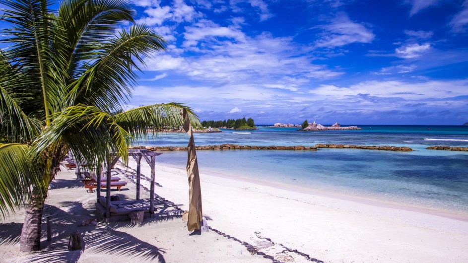 Seychellen La Digue Domaine de L´Orangeraie Strand