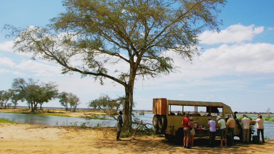 Zambia Bundu Adventure Safaris Mittagspause im Lower Zambezi Nationalpark