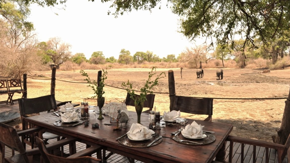 Zimbabwe Kanga Camp Essen mit Aussicht