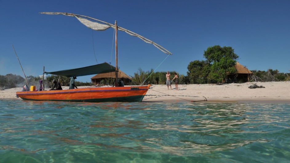 Mozambique Dhow am Strand