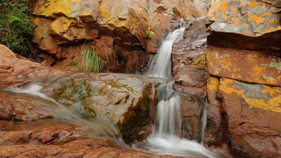 Südafrika Krüger Nationalpark Leshipa Wilderness Lodge Umgebung Wasserfall