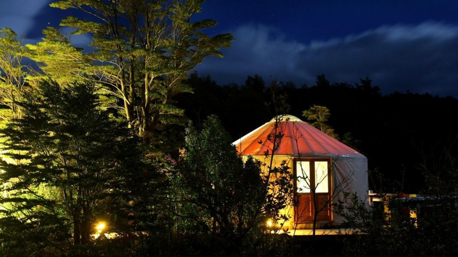 Chile Torres del Paine Patagonia Camp Yurt außen