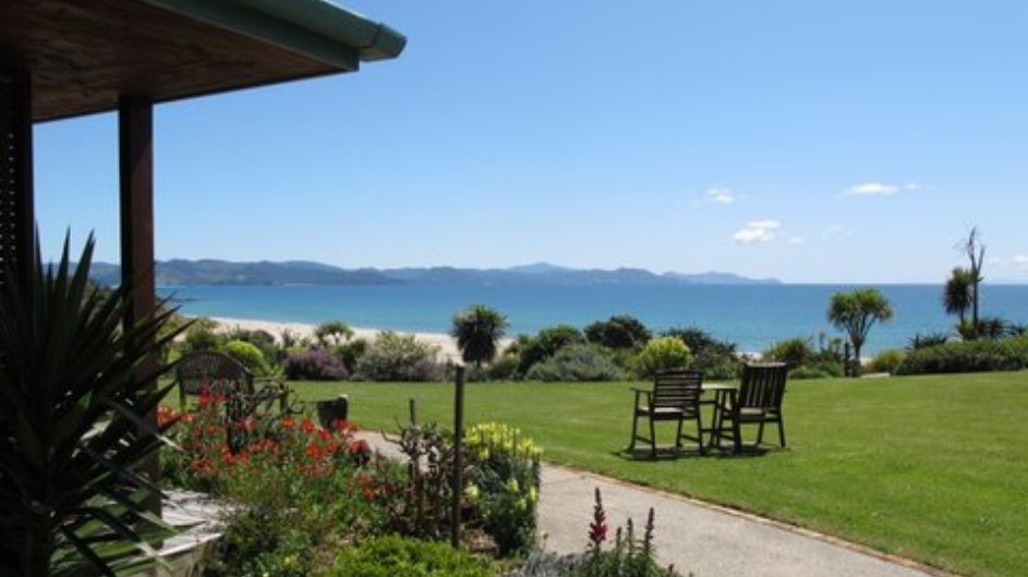 Neuseeland Coromandel Halbinsel Kuaotunu Bay Lodge Garten