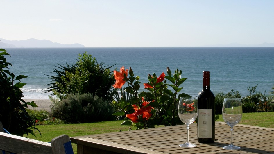 Neuseeland Coromandel Halbinsel Kuaotunu Bay Lodge Terrasse mit Ausblick