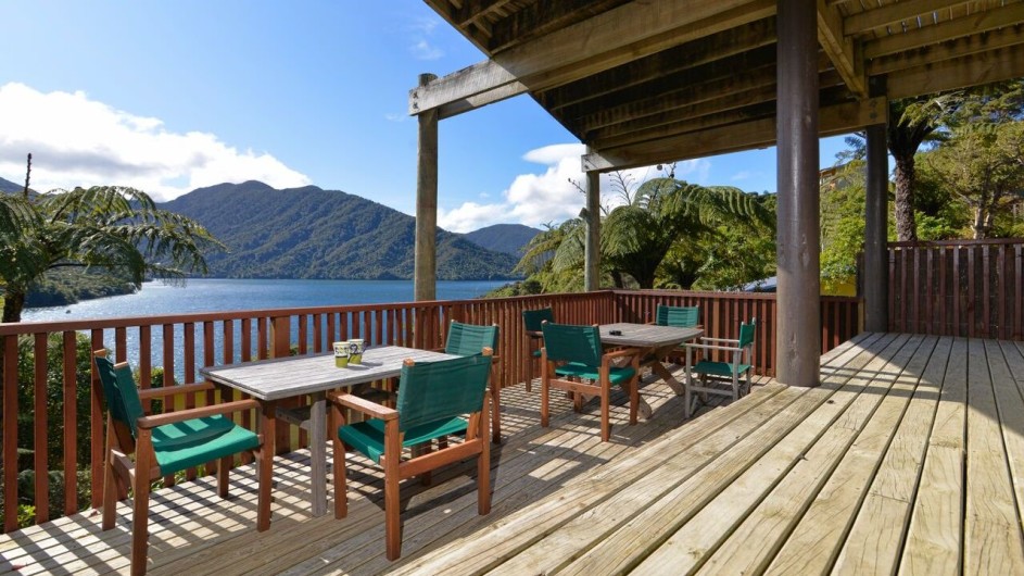 Neuseeland Marlborough Sound Punga Cove Resort Terrasse mit Aussicht