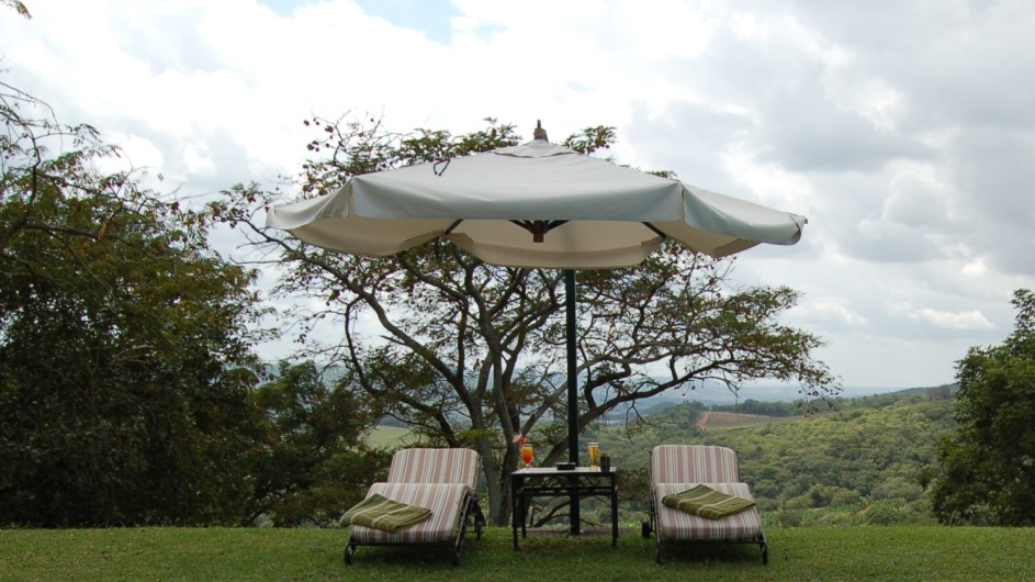 Südafrika Hazyview Chestnut Country Lodge Poolliegen