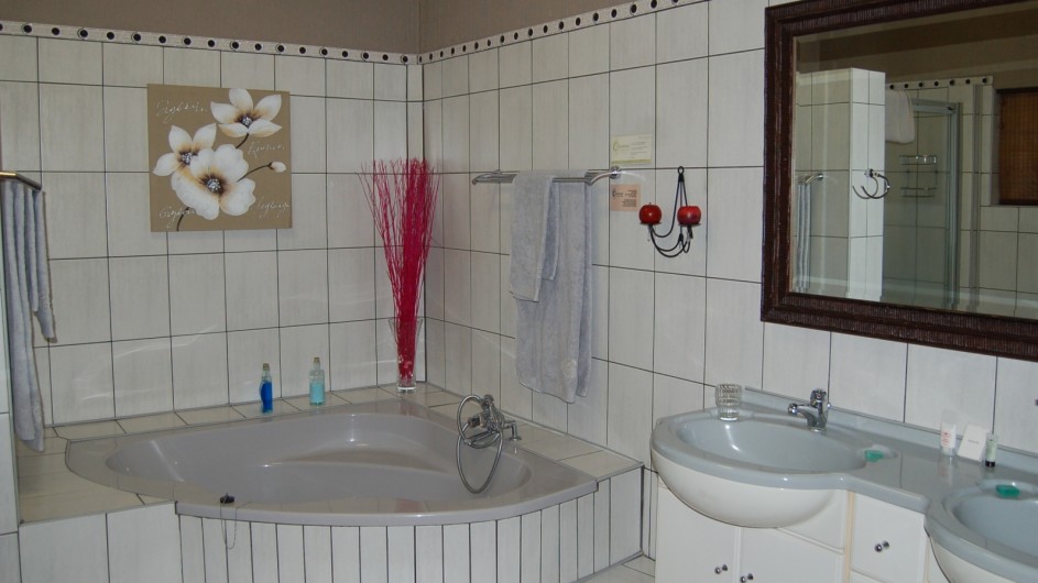 Südafrika Hazyview Chestnut Country Lodge Suite Badezimmer