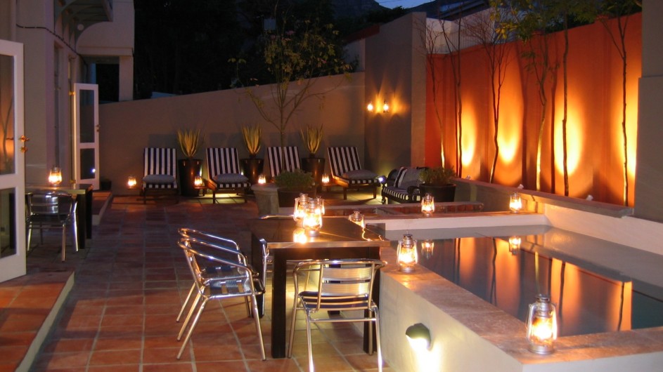 Südafrika Kapstadt An African Villa Innenhof mit Pool