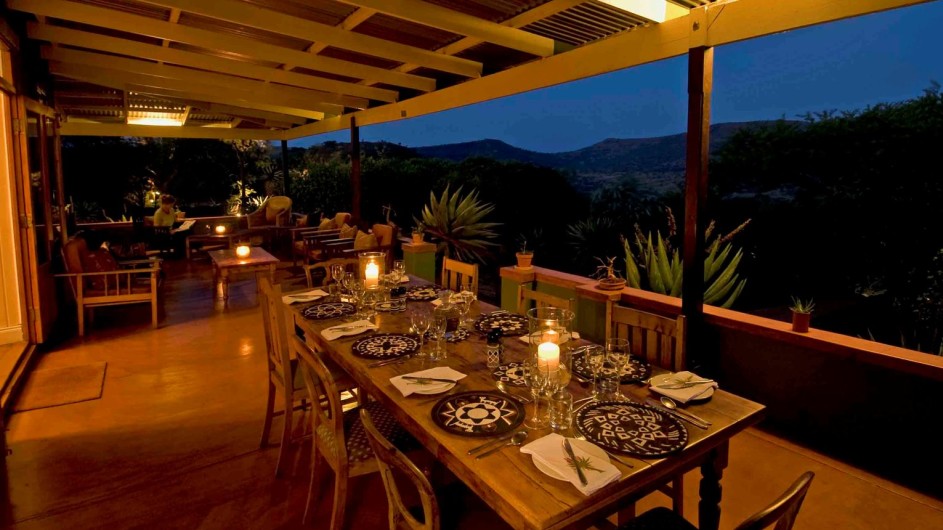 Südafrika Drakensberge Three Tree Hill Lodge Dinner auf der Veranda