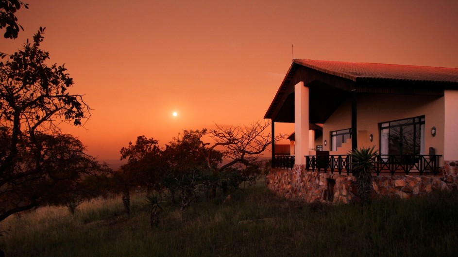 Südafrika Pakamisa Private Game Reserve Zimmer außen