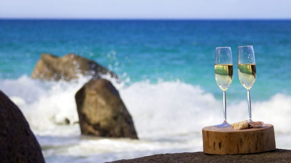 Seychellen - Mahe - Sekt mit Aussicht - Carana Beach Hotel