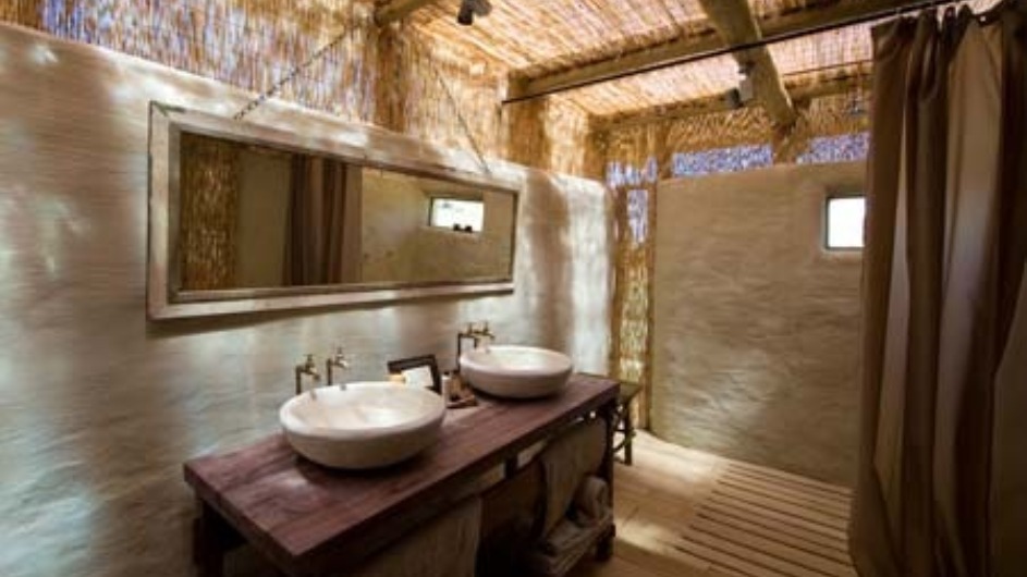 Namibia Damaraland Camp Zimmer Bad