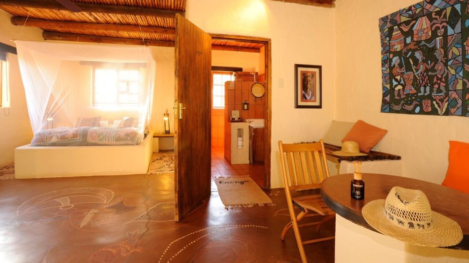 Namibia Eningu Clayhouse Lodge Landschaft Zimmer innen