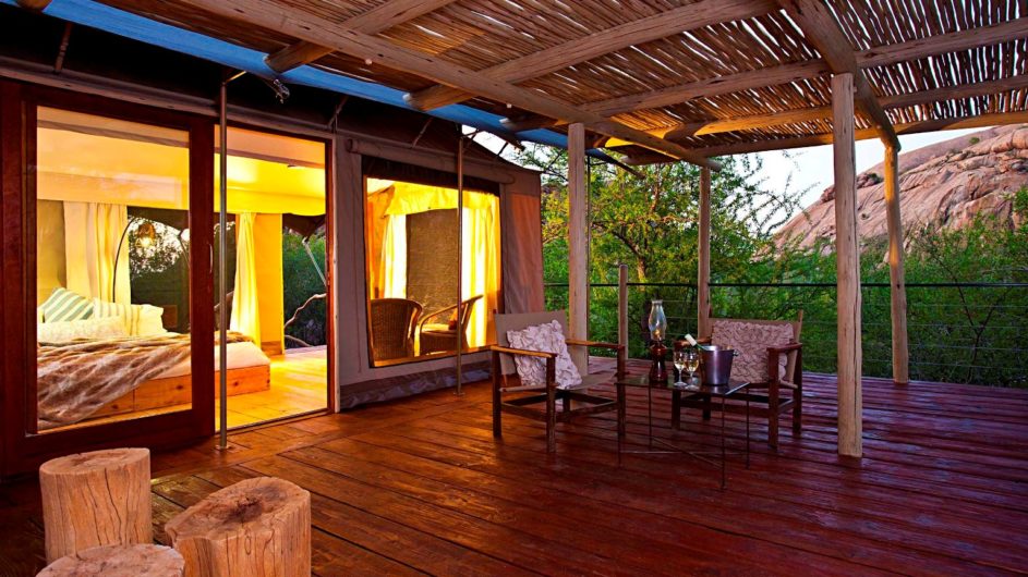Namibia Erongo Wilderness Lodge Zimmer Terrasse