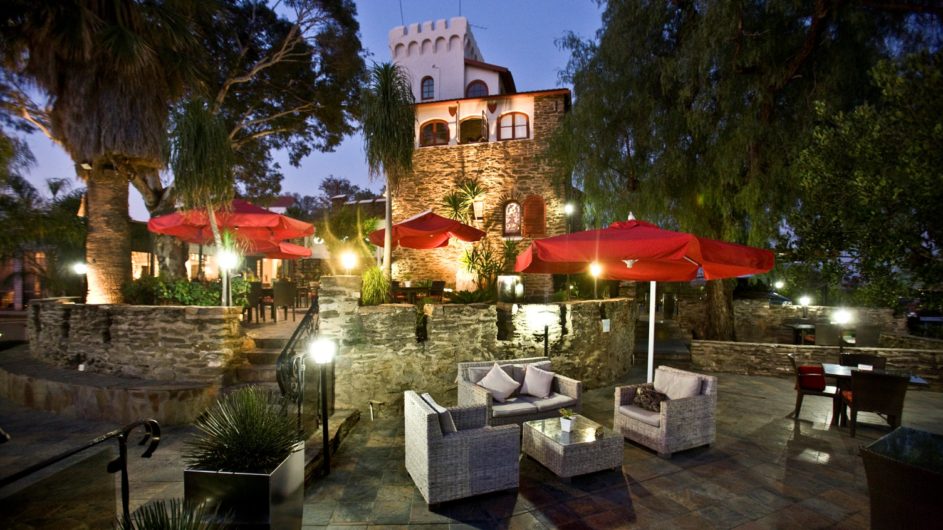 Namibia Windhoek Hotel Heinitzburg Terrasse abends