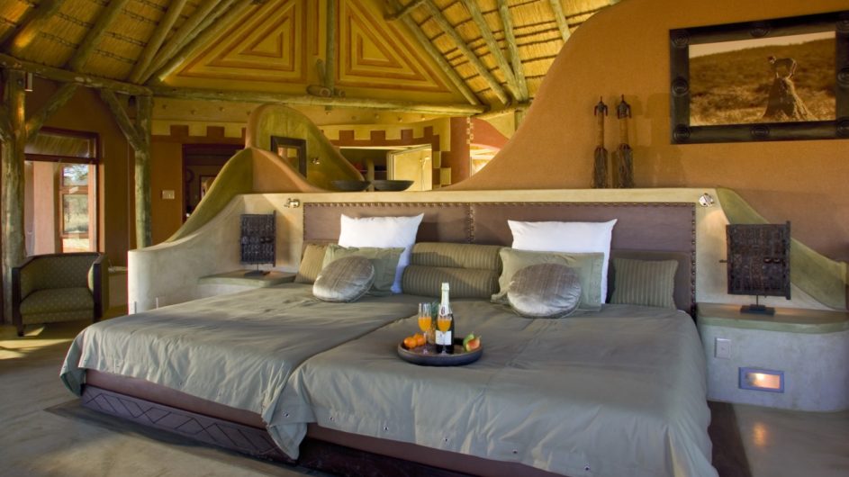 Namibia Okonjima Bush Suite Schlafzimmer