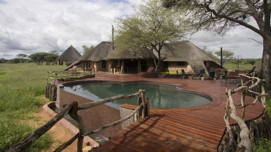 Namibia Okonjima Villa Ansciht Pooldeck