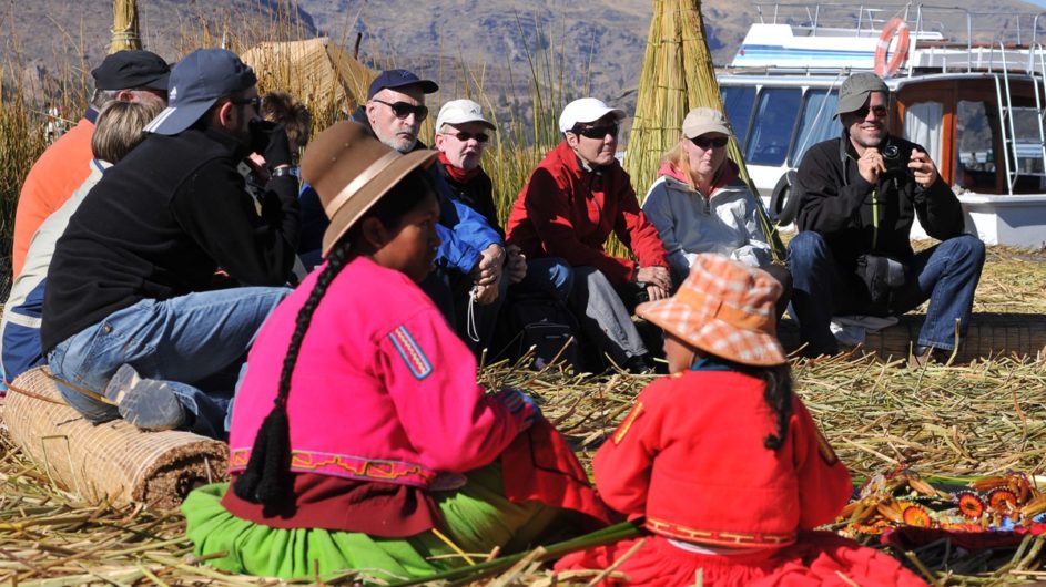 Boliven Peru Kleingruppenreise Uyuni Chamäleon Reisen Treffen am Lake Titicaca