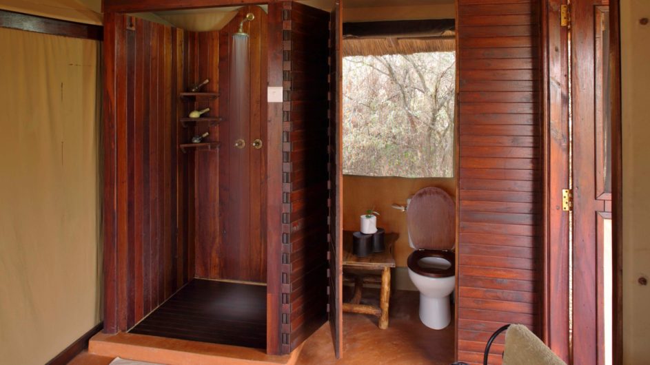 Tanzania Tarangire Nationalpark Sailia Olivers Camp Badezimmer