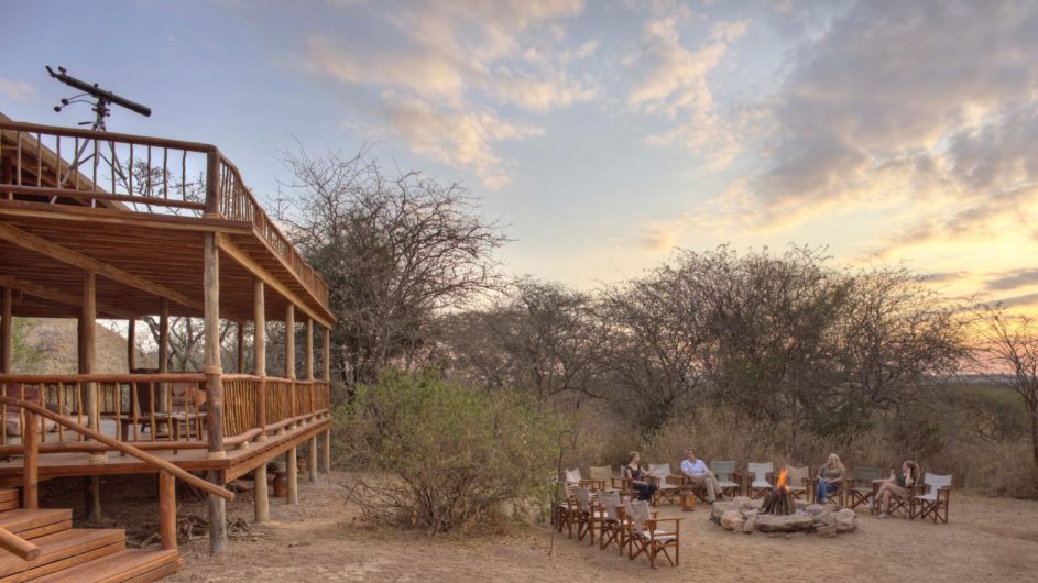 Tanzania Tarangire Nationalpark Sailia Olivers Camp Lagerfeuer Lounge