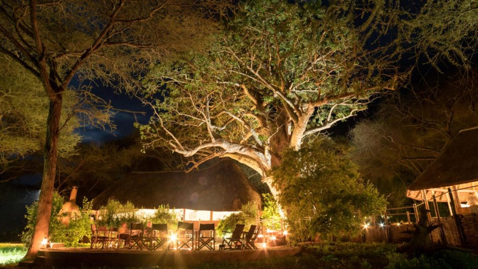 Tanzania Tarangire Nationalpark Sanctuary Swala Camp Lagerfeuer Terrasse