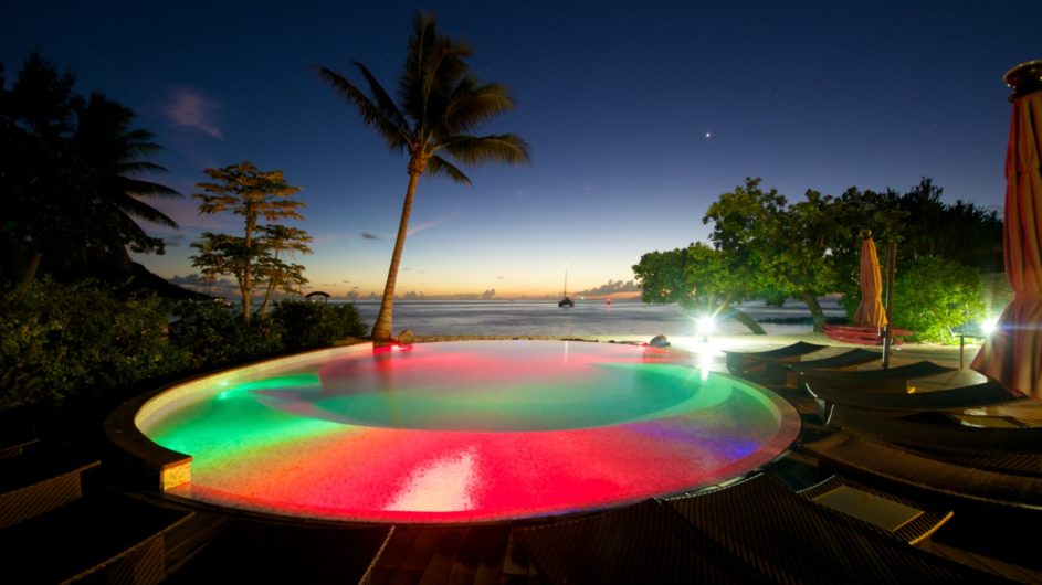 Französisch Polynesien Huahine Maitai Lapita Village Pool nachts
