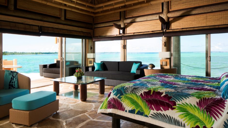 Samoa Upolu Coconut Beach Club Resort Overwater Bungalow innen