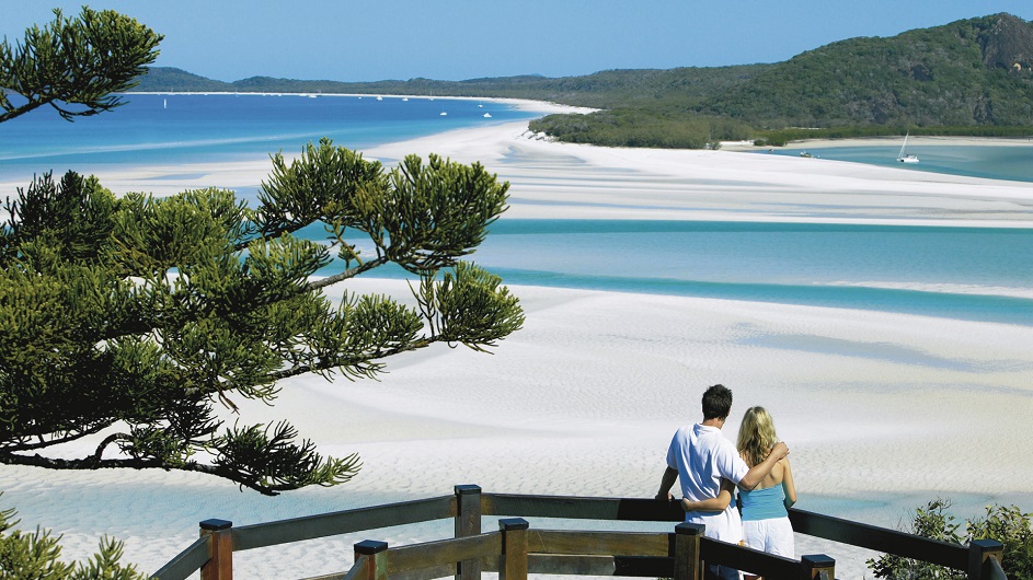 Whitsundays Pärchen am Whitehaven Beach OZ Adventure Sailing