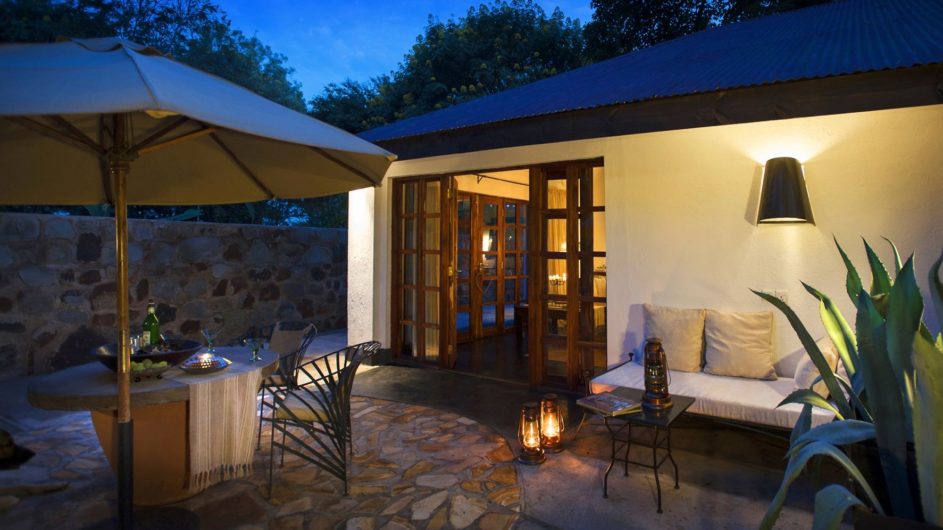 Tanzania - Luxus Safari - Plantation Lodge - Zimmer Terrasse