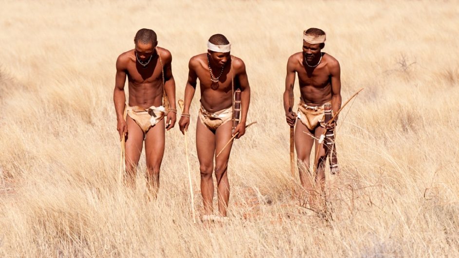 Namibia - Bagatelle Kalahari Game Ranch - San Männer - c Christian Kücherer