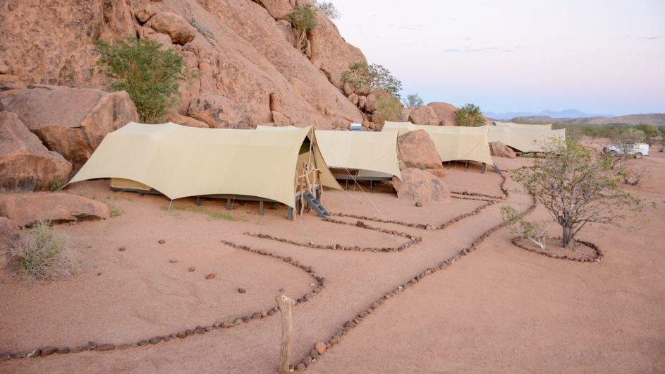 Namibia - Odili Collection - Twyfelfontein Adventure Camp - Zelte Ansicht