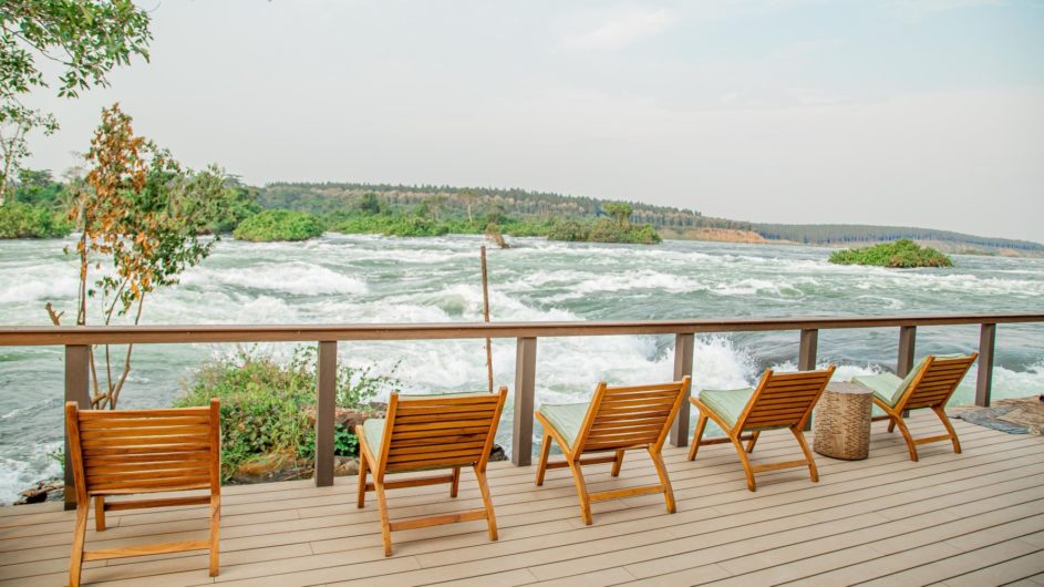 Uganda - Jinja - Lemala Wildwater Lodge - Haupthaus - Terrasse