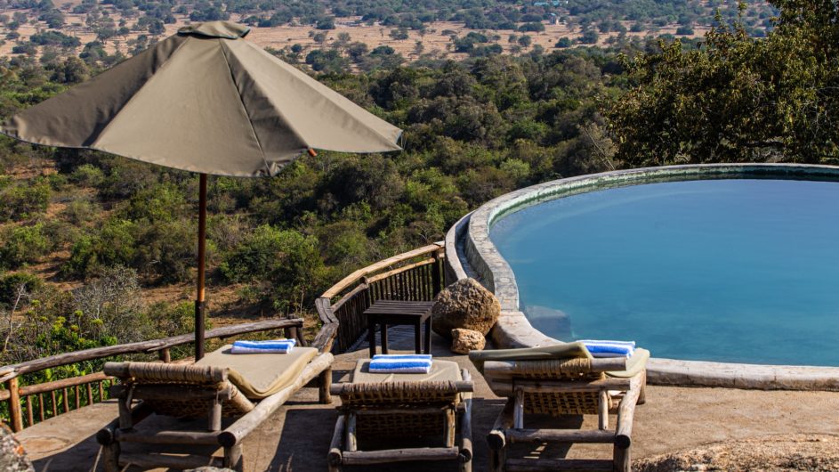 Uganda - Lake Mburo NP - Mihingo Lodge - Pool mit Aussicht