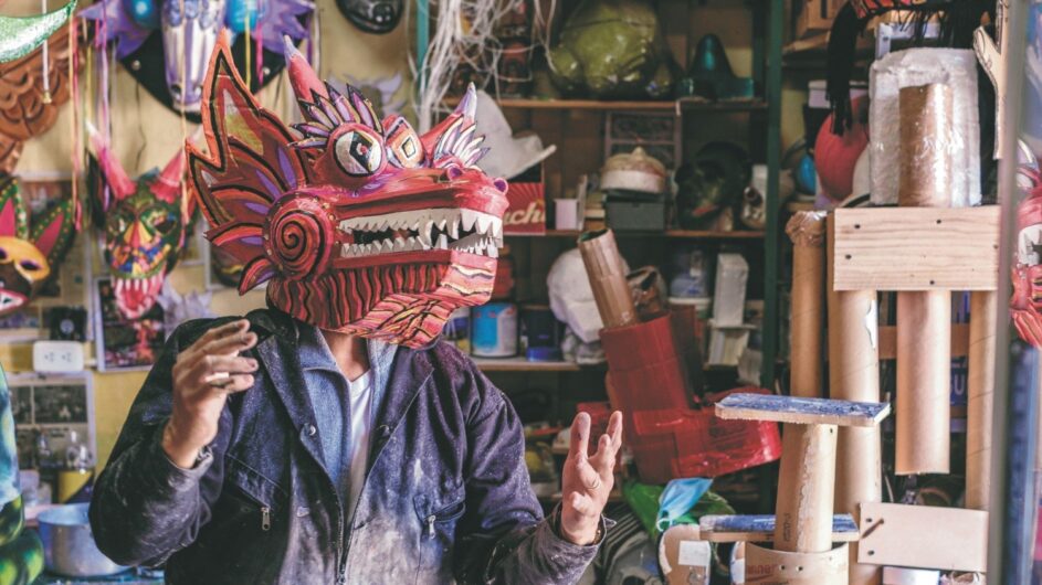 Ecuador - Bezauberndes Ecuador - Besuch beim Maskenbildner