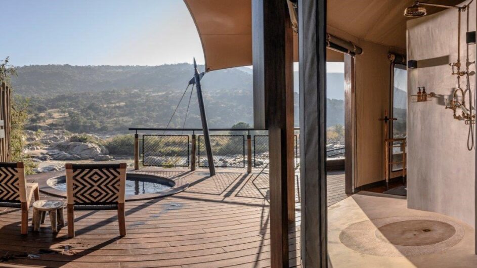 Südafrika - Babanango Game Reserve - Madwaleni River Lodge - Luxury Tent - Bad & Pool - c Sven Musica