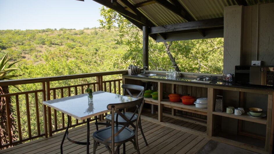 Südafrika - Babanango Game Reserve - Matatane Camp -Zimmer Terrasse - c Casey Pratt