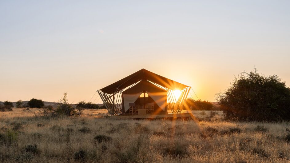Südafrika - Karoo - Samara Plains Camp - Zelt Außenansicht - c Maike McNeill