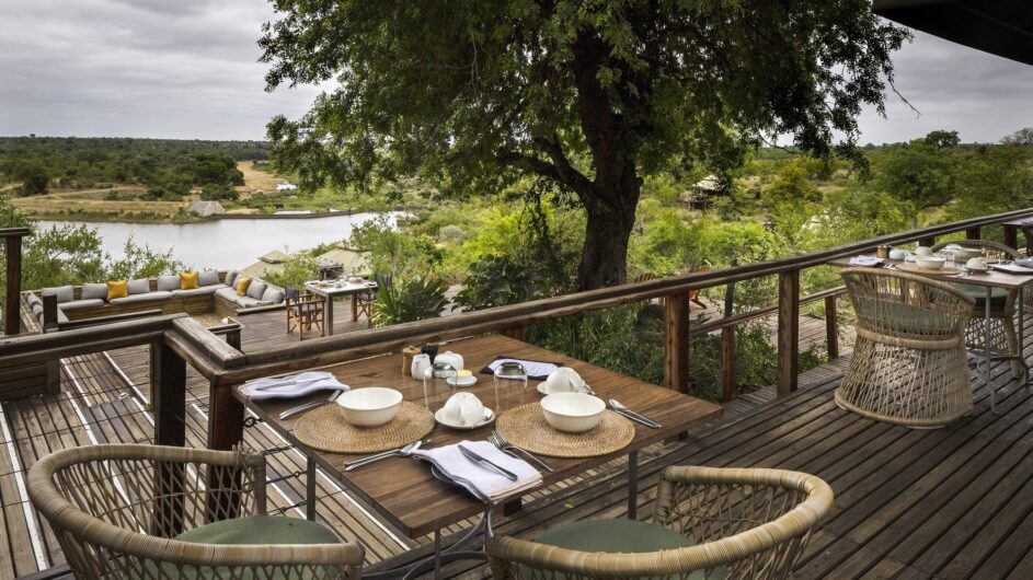 Südafrika - Krüger NP - Simbavati Hilltop Lodge - Terrasse - c Simbavati Lodge Collection