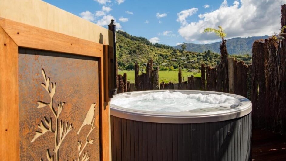 Neuseeland - Abel Tasman NP - Abel Tasman Lodge - Spa Pool