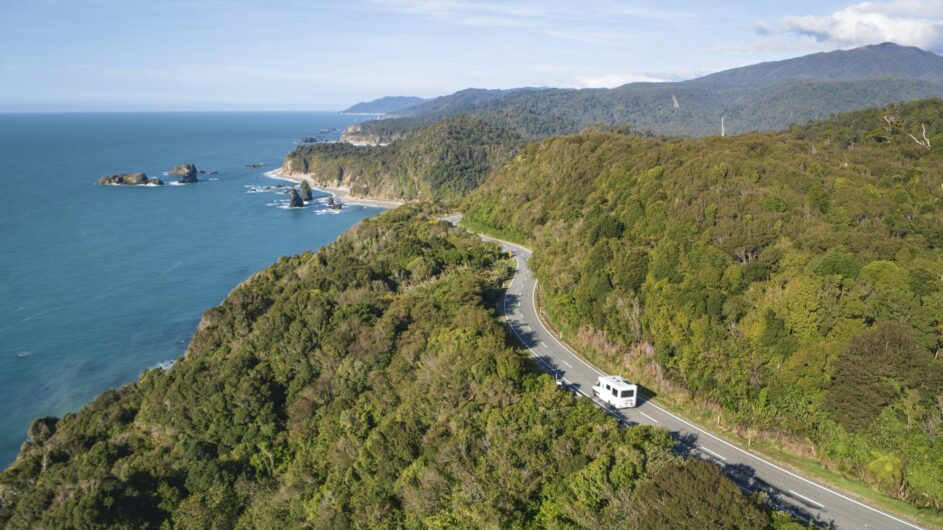Neuseeland - West Coast - Haast - Knights Point - Tourism NZ - c Miles Holden